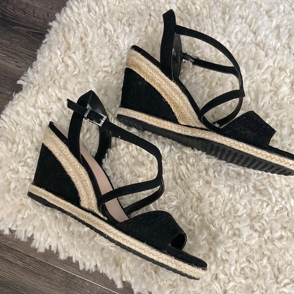 Kelly & Katie 9.5 Wedge Sandal - Picture 3 of 5